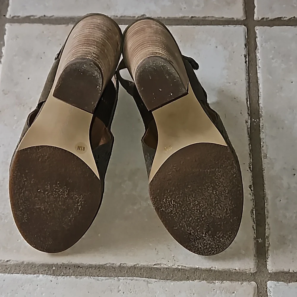 Shoes - Picture 5 of 5